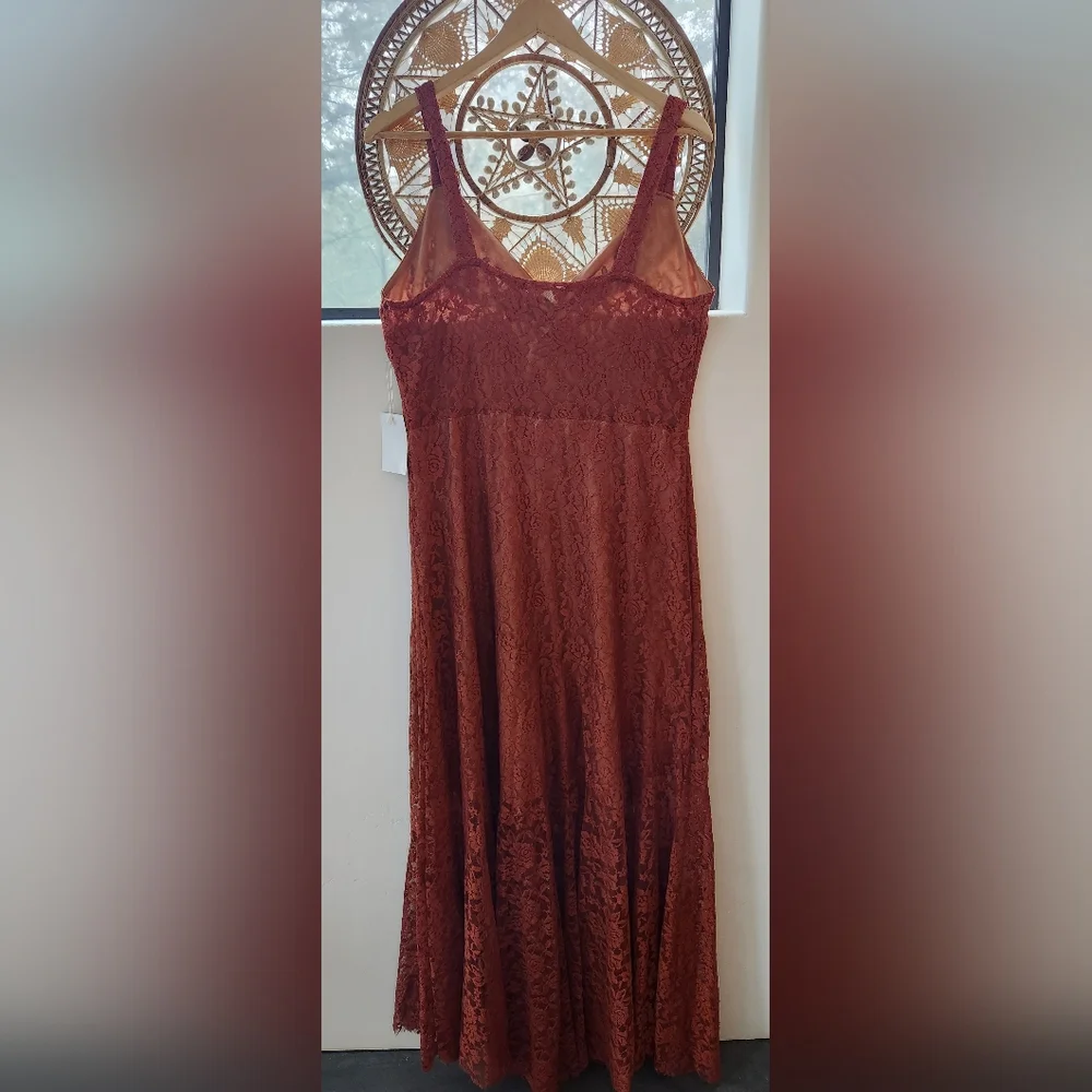 Elegant Lacy Maxi - Picture 6 of 8